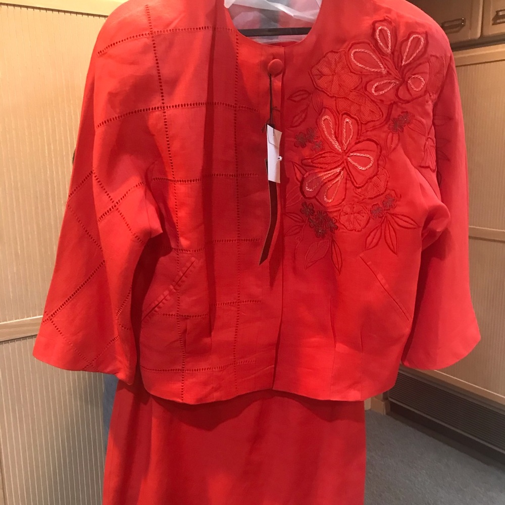 SUZELLE RED 2-Piece Suit.